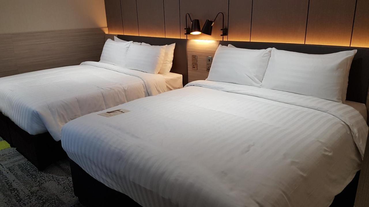 Aerotel London Heathrow Airport, Terminal 2 & Terminal 3 Хилингдън Екстериор снимка